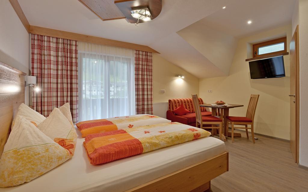 Hotel Haus Bergfriede à Mayrhofen Extérieur photo