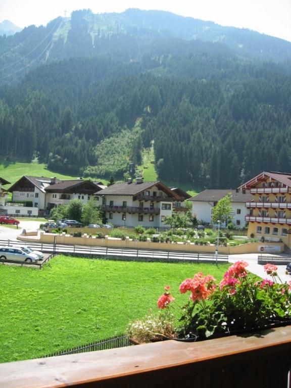Hotel Haus Bergfriede à Mayrhofen Extérieur photo