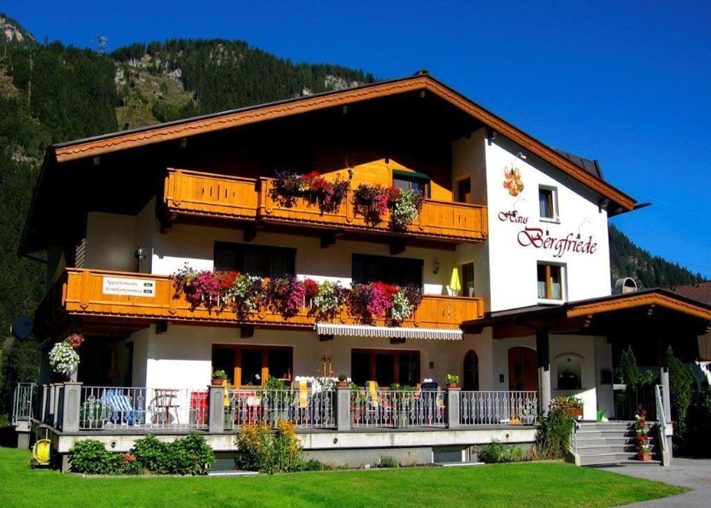 Hotel Haus Bergfriede à Mayrhofen Extérieur photo